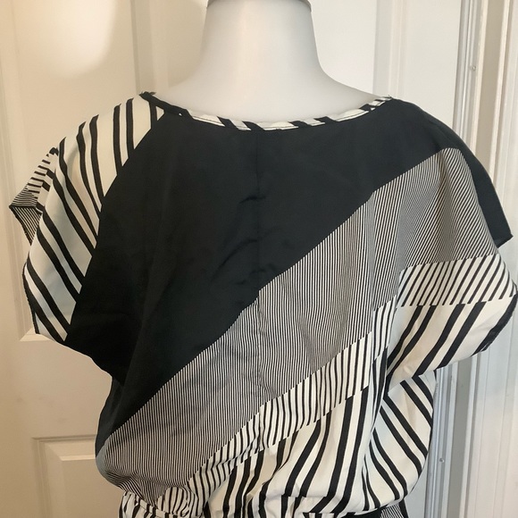 Dots blouse white and black size Large. - Picture 3 of 9